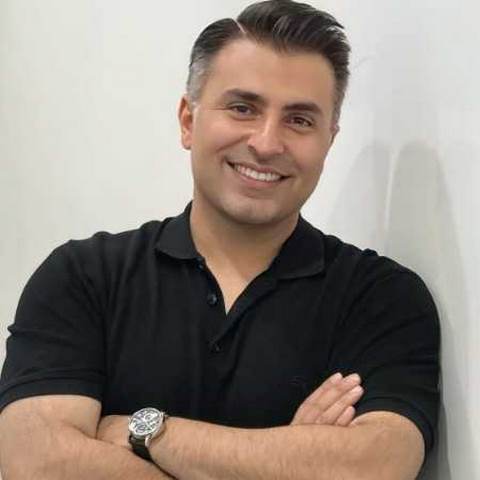 دانلود آهنگ عکسات توی قاب تو اتاق همه جا هست