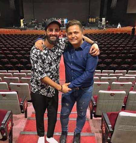 دانلود آهنگ با انگشت همه نشون میدن منو هوروش بند