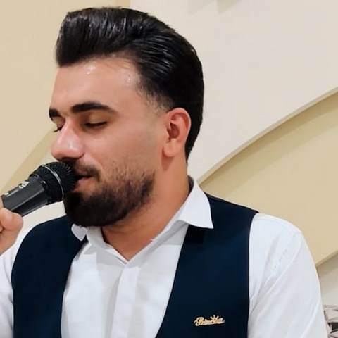 دانلود آهنگ عشق مو نچراله همه چیش ساده