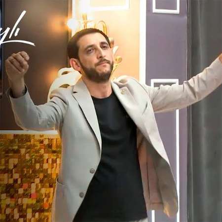 دانلود آهنگ ای بوتون دونیا بیر یانا سن بیر یانا