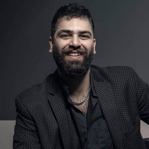 دانلود آهنگ من بیدار میشم به عشق تو سر صبح