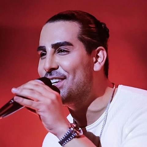 دانلود آهنگ با هرکی میشناسمش داری فرق از مجید رضوی