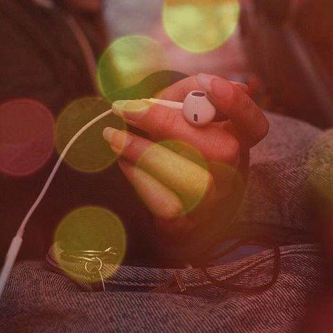 دانلود آهنگ قشنگترین گناه من بگو کنارمی از شادمهر