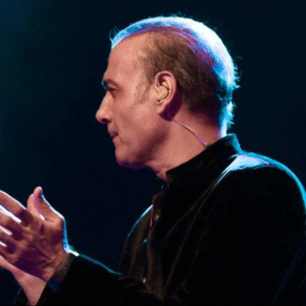 دانلود آهنگ صدا بزن که سکوت جهان تمام شود