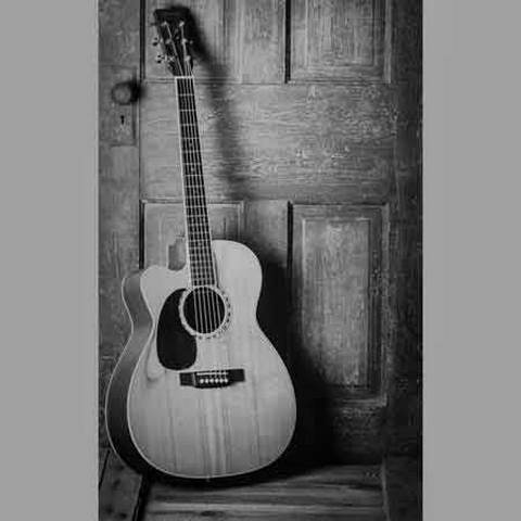 دانلود آهنگ ساکتم پر از غرور